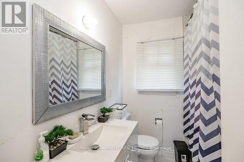 397 East 28Th Street, Hamilton, ON - Indoor Photo Showing Bathroom