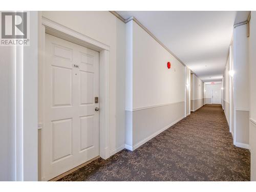 1088 Sunset Drive Unit# 546, Kelowna, BC - Indoor Photo Showing Other Room