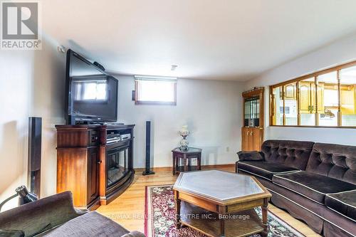 2485 Privet Crescent, Mississauga, ON - Indoor Photo Showing Living Room
