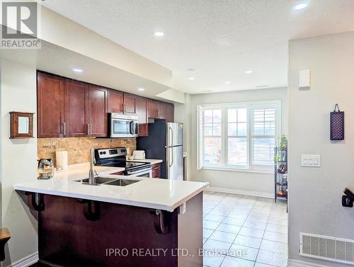 40 - 1380 Costigan Road, Milton, ON - Indoor Photo Showing Kitchen With Double Sink