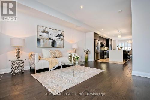 20 Mcgurran Lane, Richmond Hill, ON - Indoor Photo Showing Living Room