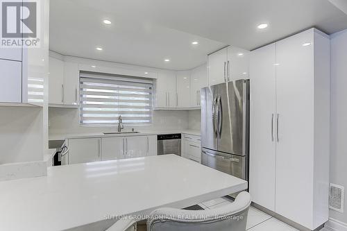 52 Chabad Gate, Vaughan, ON - Indoor Photo Showing Kitchen With Upgraded Kitchen