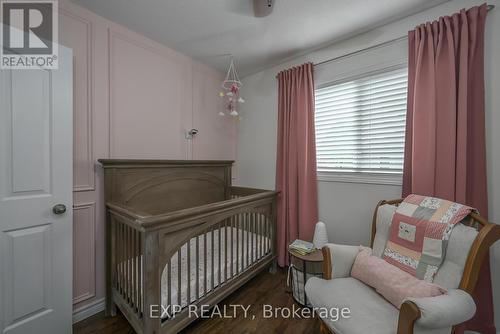 15 Bowcott Cres, London, ON - Indoor Photo Showing Bedroom