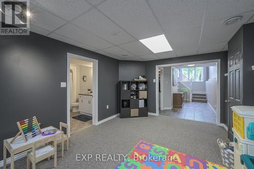 15 Bowcott Cres, London, ON - Indoor Photo Showing Other Room