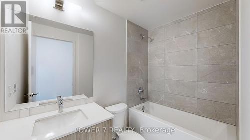 723 - 2 David Eyer Road, Richmond Hill, ON - Indoor Photo Showing Bathroom