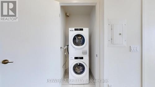 723 - 2 David Eyer Road, Richmond Hill, ON - Indoor Photo Showing Laundry Room