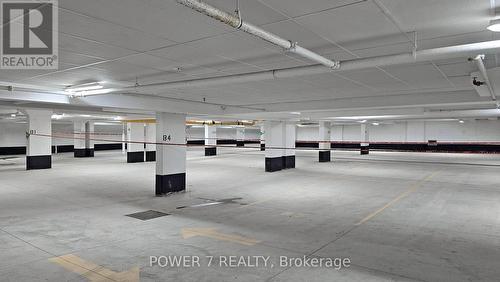 723 - 2 David Eyer Road, Richmond Hill, ON - Indoor Photo Showing Garage