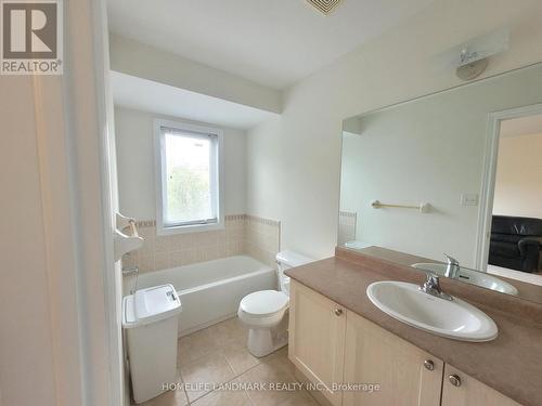 16 - 56 North Lake Road, Richmond Hill, ON - Indoor Photo Showing Bathroom