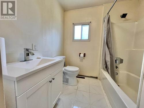 2322 Gorder Road, Quesnel, BC - Indoor Photo Showing Bathroom