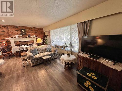 150 S Enemark Road, Quesnel, BC - Indoor Photo Showing Living Room