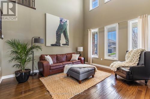 16 Spencer Drive, Barrie, ON - Indoor Photo Showing Living Room