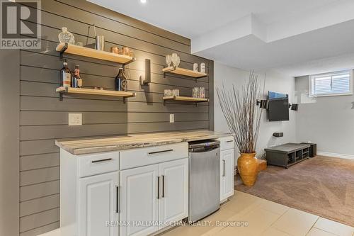 16 Spencer Drive, Barrie, ON - Indoor Photo Showing Kitchen