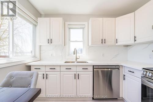 282 Robins Point Road, Tay, ON - Indoor Photo Showing Kitchen
