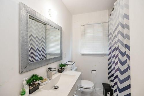 397 East 28Th Street, Hamilton, ON - Indoor Photo Showing Bathroom