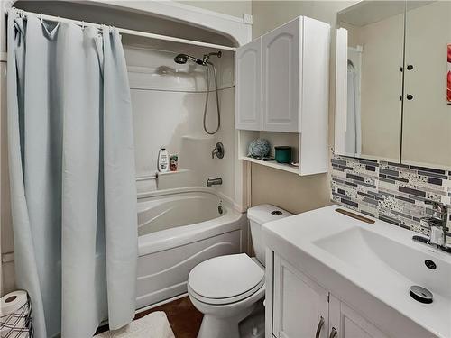 1749 9Th Street, Brandon, MB - Indoor Photo Showing Bathroom