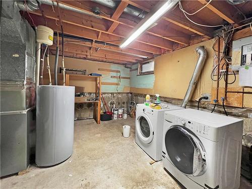1749 9Th Street, Brandon, MB - Indoor Photo Showing Laundry Room