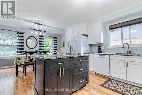 10 D'Everardo Drive, Pelham, ON - Indoor Photo Showing Kitchen With Upgraded Kitchen
