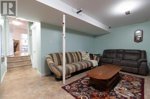 10 D'Everardo Drive, Pelham, ON - Indoor Photo Showing Living Room