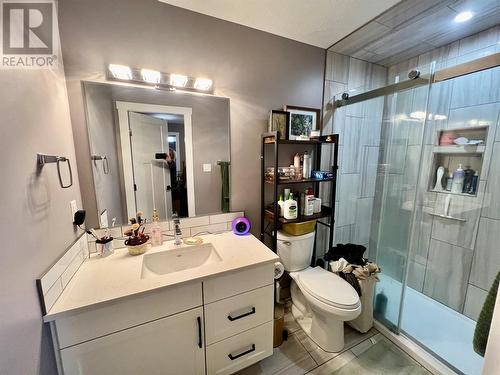8209 18A Street, Dawson Creek, BC - Indoor Photo Showing Bathroom