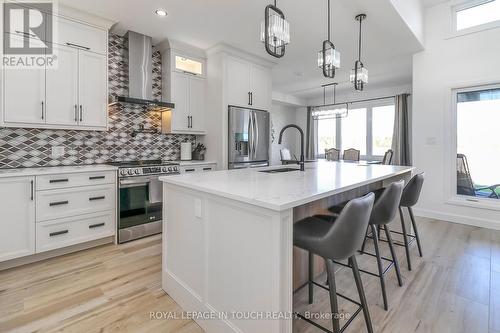 18 Swan Lane, Tay, ON - Indoor Photo Showing Kitchen With Upgraded Kitchen