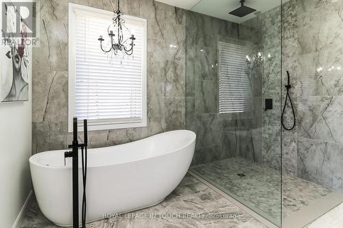18 Swan Lane, Tay, ON - Indoor Photo Showing Bathroom