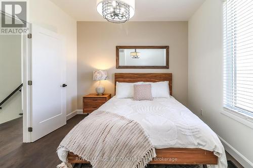 18 Swan Lane, Tay, ON - Indoor Photo Showing Bedroom