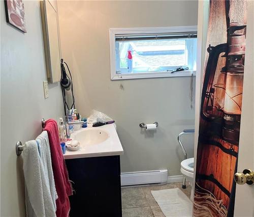 147 Aspen Street, Oak Lake, MB - Indoor Photo Showing Bathroom