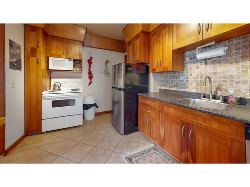 226 Crerar Street, Kimberley, BC - Indoor Photo Showing Kitchen
