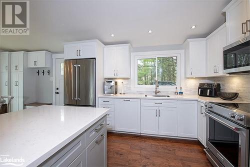 78 Blueberry Lane, Port Severn, ON - Indoor Photo Showing Kitchen With Upgraded Kitchen