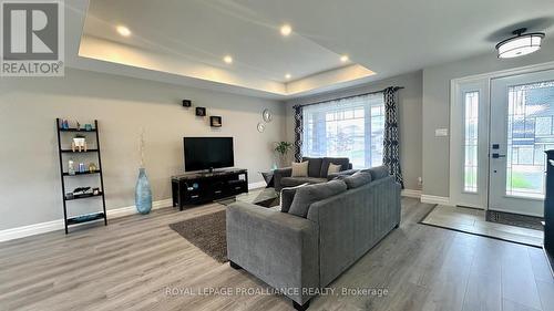 17 Gavin Crescent, Quinte West, ON - Indoor Photo Showing Living Room