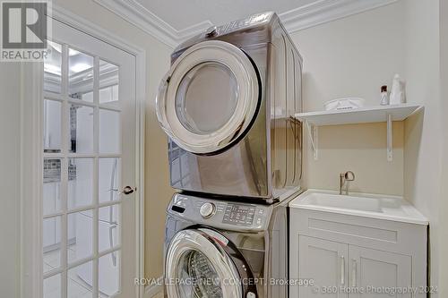 1002 - 1 Royal Orchard Boulevard, Markham, ON - Indoor Photo Showing Laundry Room
