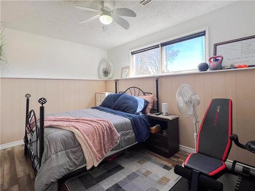 71 Elmdale Boulevard, Brandon, MB - Indoor Photo Showing Bedroom