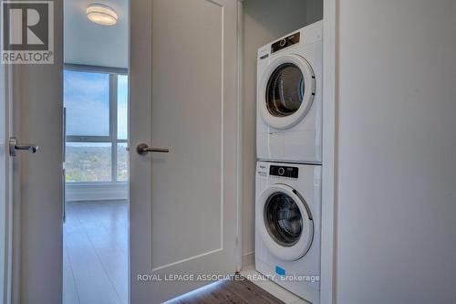 1416 - 585 Bloor Street E, Toronto, ON - Indoor Photo Showing Laundry Room
