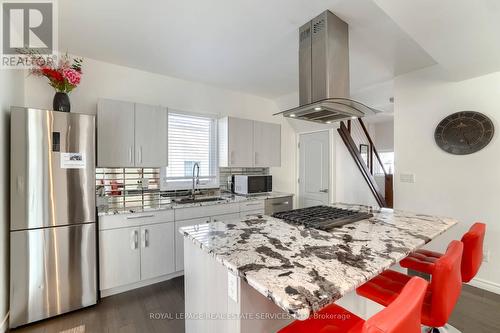 5233 Palmer Avenue, Niagara Falls, ON - Indoor Photo Showing Kitchen With Upgraded Kitchen