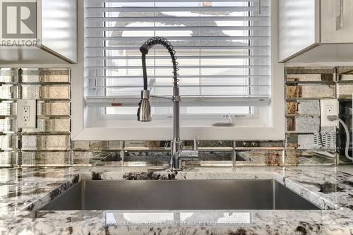 5233 Palmer Avenue, Niagara Falls, ON - Indoor Photo Showing Kitchen With Double Sink With Upgraded Kitchen