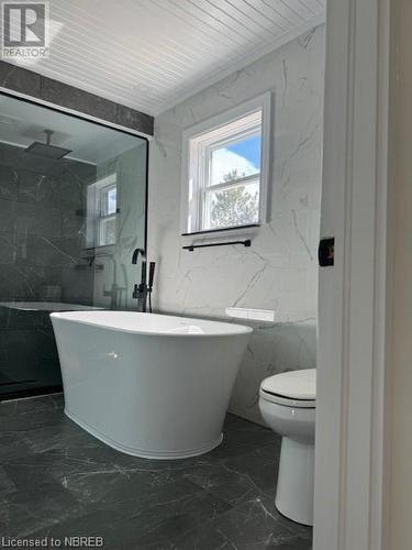 310 Dovercourt Road, Sturgeon Falls, ON - Indoor Photo Showing Bathroom