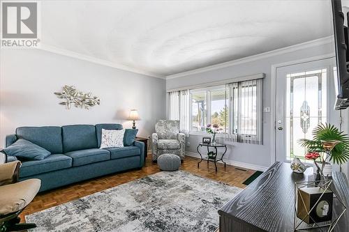 3020 Trottier Avenue, Chelmsford, ON - Indoor Photo Showing Living Room