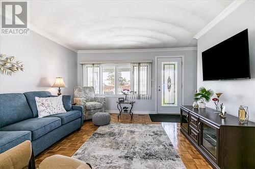 3020 Trottier Avenue, Chelmsford, ON - Indoor Photo Showing Living Room