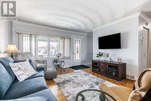 3020 Trottier Avenue, Chelmsford, ON - Indoor Photo Showing Living Room