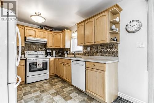 3020 Trottier Avenue, Chelmsford, ON - Indoor Photo Showing Kitchen With Double Sink