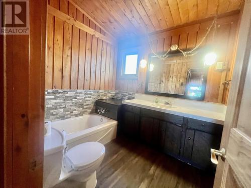 13044 221 Road, Dawson Creek, BC - Indoor Photo Showing Bathroom