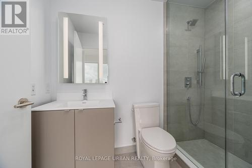 613 - 500 Dupont Street, Toronto, ON - Indoor Photo Showing Bathroom