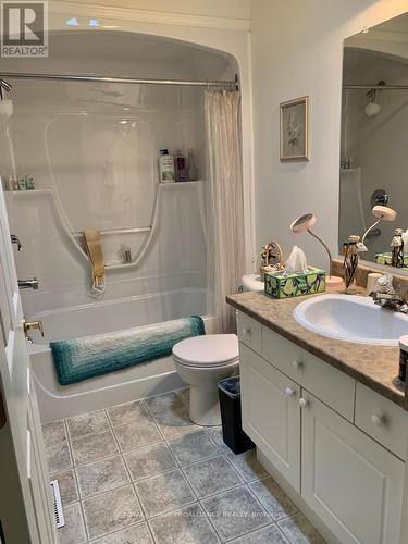 25 Maplehurst Crescent, Prince Edward County, ON - Indoor Photo Showing Bathroom