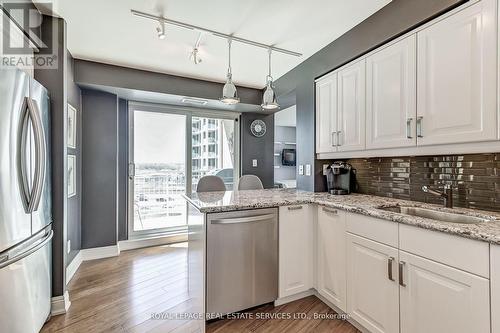 1018 - 2111 Lake Shore Boulevard W, Toronto, ON - Indoor Photo Showing Kitchen With Upgraded Kitchen