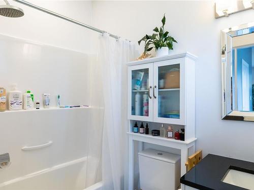 2162 Nicklaus Dr, Langford, BC - Indoor Photo Showing Bathroom