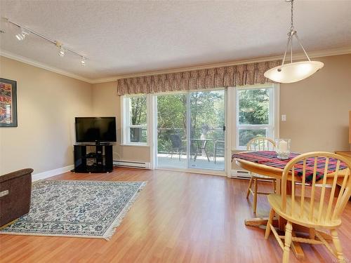 21-486 Royal Bay Dr, Colwood, BC - Indoor Photo Showing Living Room