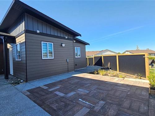 126 Cabot Crt, Parksville, BC - Outdoor With Exterior