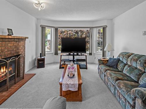 4225 Ponderosa Cres, Saanich, BC - Indoor Photo Showing Living Room With Fireplace
