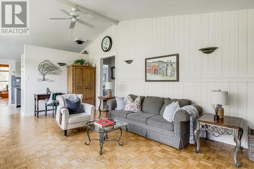 19 Pine Needles Drive, Tiny, ON - Indoor Photo Showing Living Room