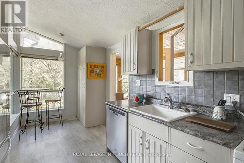 19 Pine Needles Drive, Tiny, ON - Indoor Photo Showing Kitchen